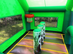 Bumbu grozs un šķēršļi Piepūšamajā atrakcijā Panda