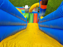 Slidkalniņš atrakcijā PAW Patrol