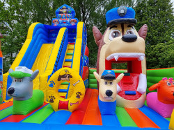 Liela, krāsaina Piepūšamā atrakcija ķepu patruļa