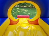 Piepūšamās atrakcija KARALISTE 14 metri gara Piepūšamās atrakcija KARALISTE 14 metri gara