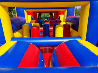 Piepūšamo atrakciju noma Piepūšamās atrakcijas noma karaliste