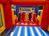 Piepusamas atrakcijas Piepūšamās atrakcijas noma karaliste