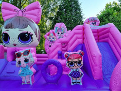 Koša Piepūšamā atrakcija ar L.O.L. lellēm