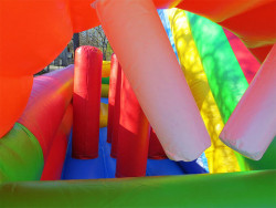 Piepūšamā atrakcija labirints Piepūšamās atrakcijas noma labirints