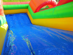 Piepūšamā atrakcija labirints Piepūšamās atrakcijas noma labirints