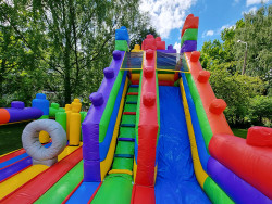 Lielā Piepūšamā atrakcija Lego