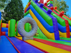 Piepūšamās atrakcijas noma lego