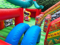 Piepūšamā atrakcija Piepūšamās atrakcija Pūķu parks