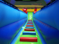 Piepūšamā atrakcija spančbobs Piepūšamās atrakcijas noma spančbobs