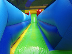 Piepūšamā atrakcija spančbobs Piepūšamās atrakcijas noma spančbobs