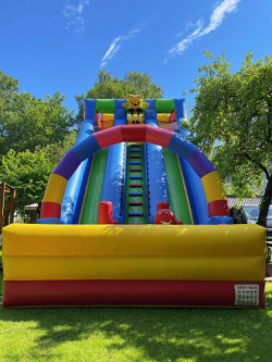 Piepūšamā atrakcija spančbobs Piepūšamās atrakcijas noma spančbobs