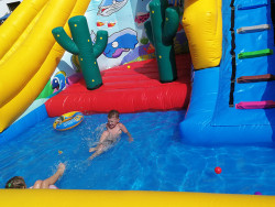 Ūdens atrakcija ar baseinu Ūdens parks