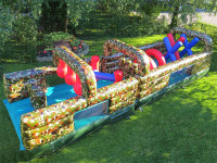 Piepūšamā atrakcija militārā trase Piepūšamās atrakcijas noma militārā trase