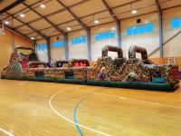 Piepūšamā atrakcija militārā trase Piepūšamās atrakcijas noma militārā trase