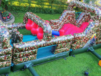 Piepūšamā atrakcija militārā trase Piepūšamās atrakcijas noma militārā trase