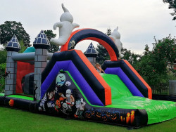 Piepūšamo atrakciju noma svētkiem Piepūšamā atrakcija spociņu tematikā