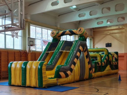 Piepūšamā atrakcija STAFETE ar šķēŗšļiem Piepūšamā atrakcija STAFETE ar šķēŗšļiem