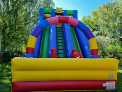 Piepūšamā atrakcija Spanč bobs Piepūšamā atrakcija Spančbobs ar augstiem slidkalniņiem