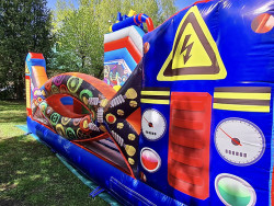 Liela piepūšamā atrakcija ROBOTS ar slidkalniņu un šķēršļiem Liela piepūšamā atrakcija ROBOTS ar slidkalniņu un šķēršļiem